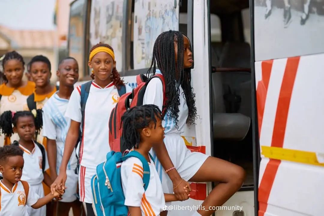 LHIS School children boarding a bus